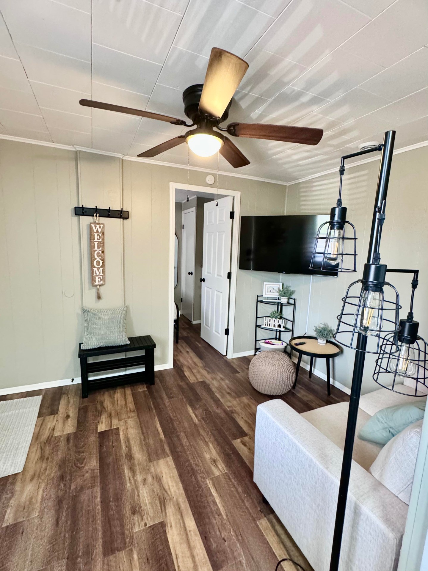 Unit 4 - Modern bathroom with vanity