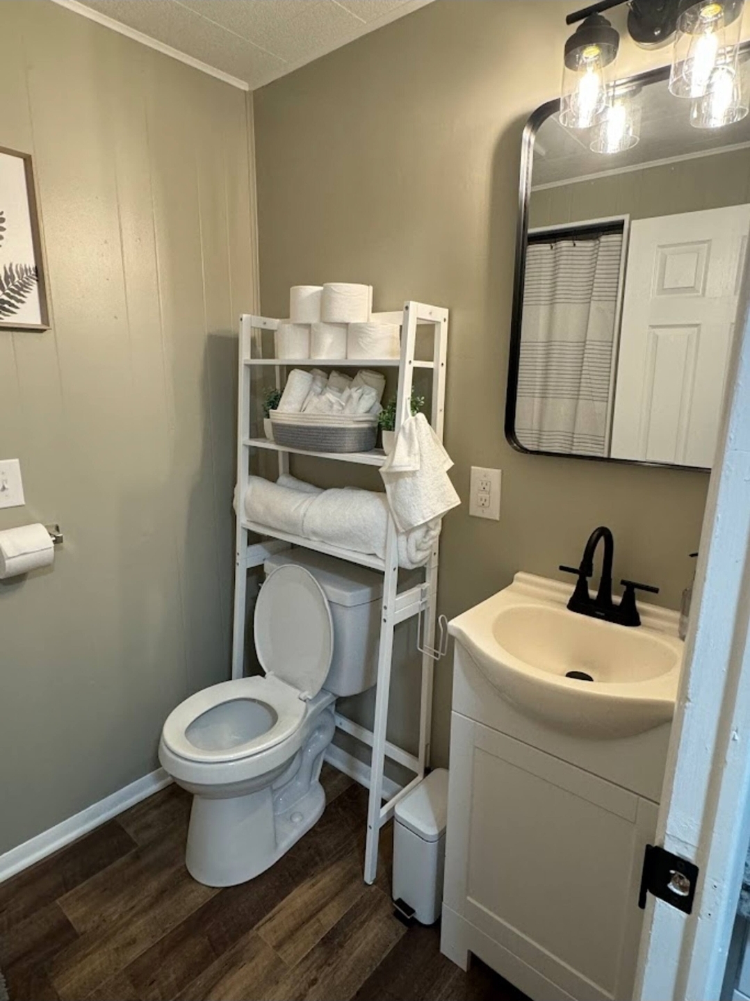Unit 2 - Bathroom with stocked towels