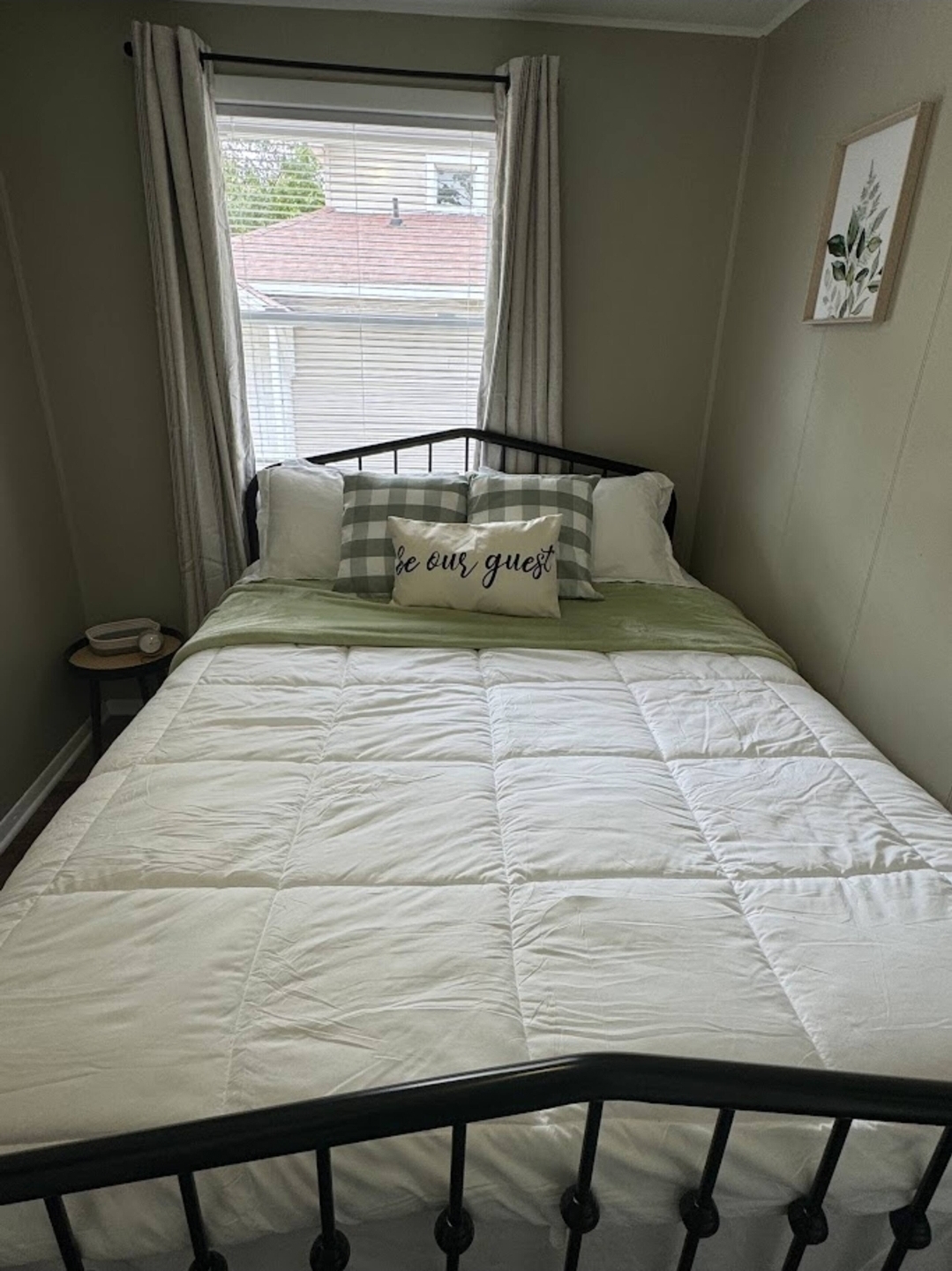 Unit 2 - Cozy bedroom with natural light