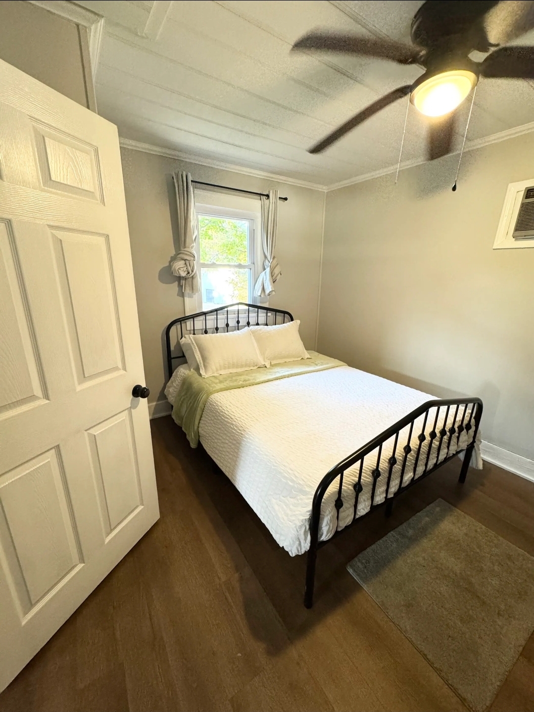 Cottage 11 - Queen bedroom with ceiling fan and natural light