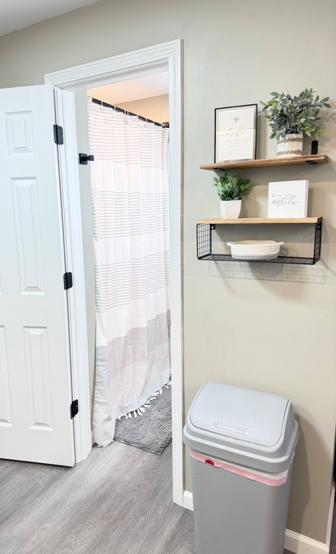 Cottage 13 - Hallway with floating shelves and decor