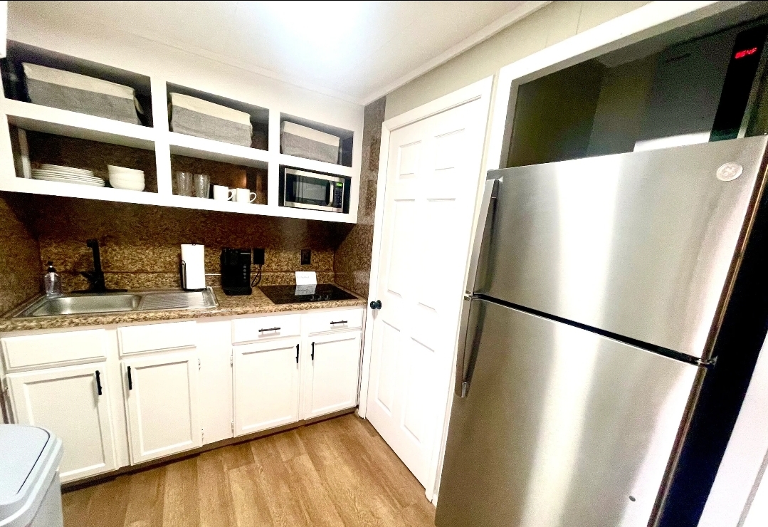 Unit 1 - Full kitchen with stainless appliances
