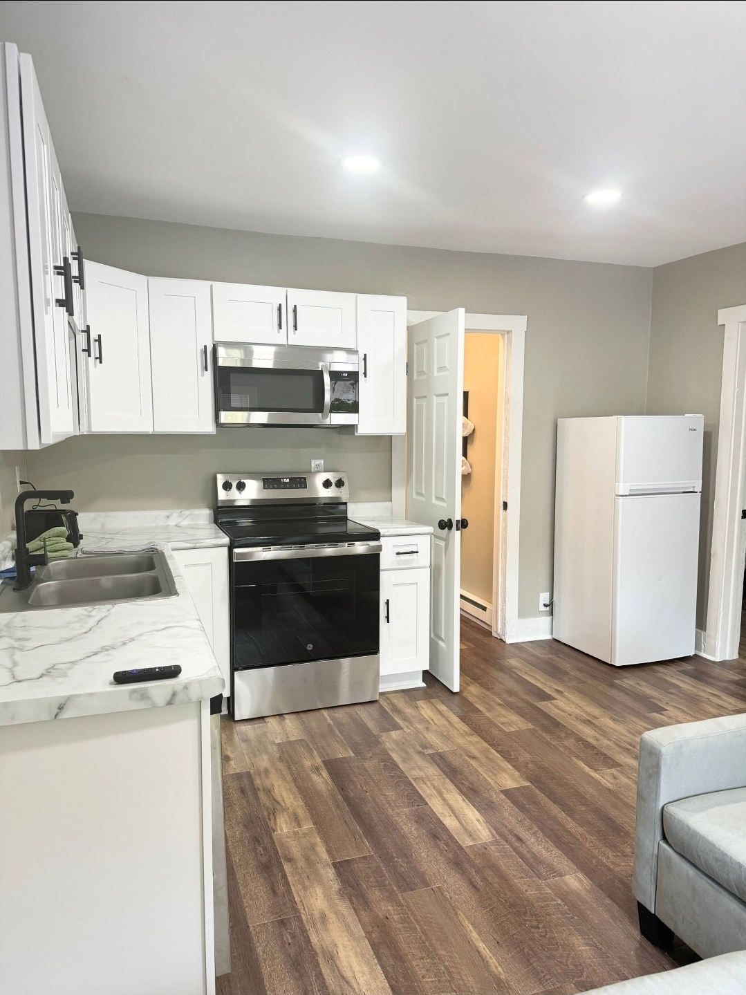 Unit 5 - Full kitchen with marble countertops and stainless appliances