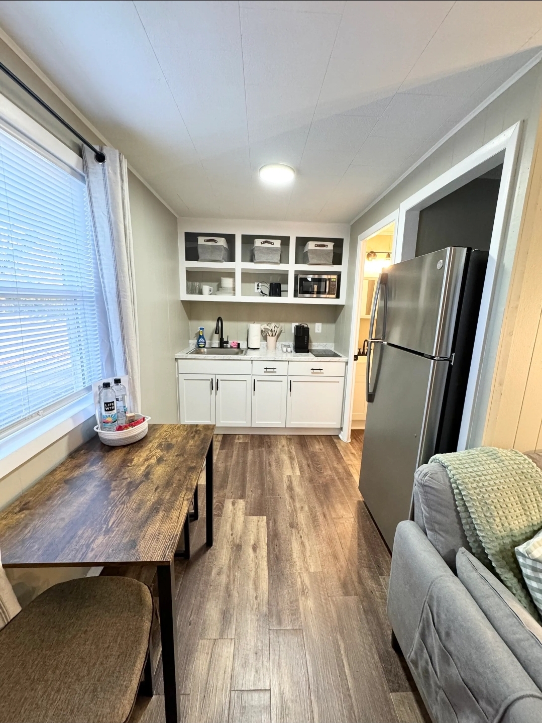 Unit 3 - Kitchen and dining area with rustic table