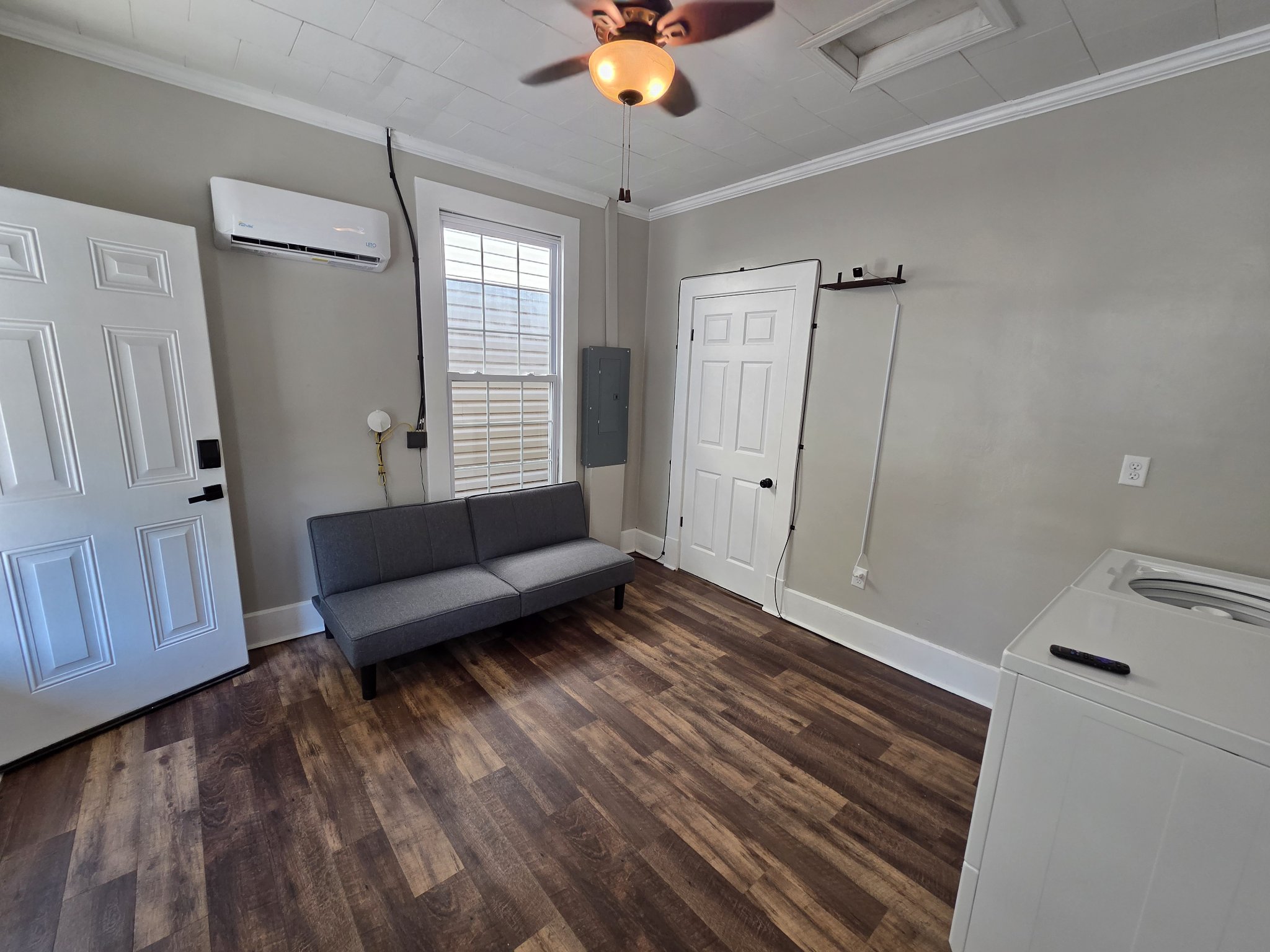 Shared Laundry - Lounge seating and AC