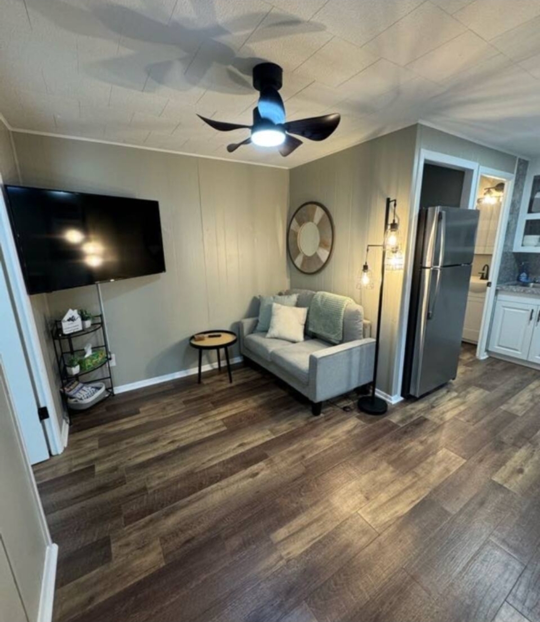 Unit 2 - Open living area with TV and ceiling fan