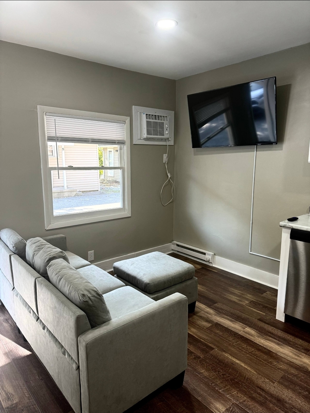 Unit 5 - Cozy living room with sectional sofa and TV